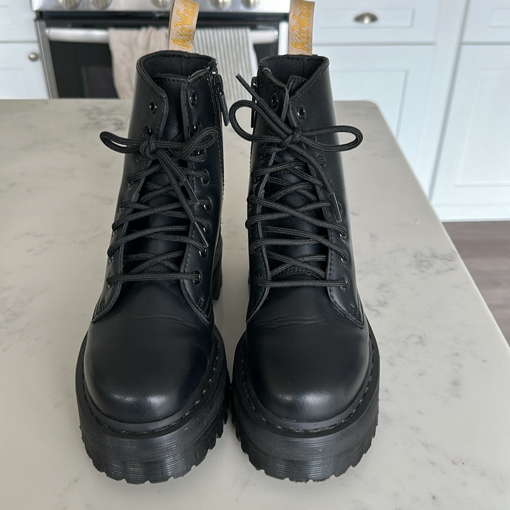NWOT Dr. Marten’s Vegan Jadon II Platform Boot.